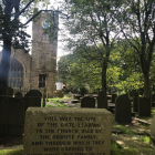 Iglesia y cementerio visto desde la casa de la familia Brontë.  Foto de Mar de los Ríos.