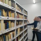 Visita a la zona de almacenaje de fondos bibliográficos