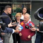 los abuelos del pequeño Sergio Fernández atienden a los medios acompañados de la abogada Patricia Catalina