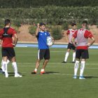 Pedro Emanuel y los futbolistas en el Anexo.