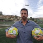 ‘Nandinho’ posa para LA VOZ DE ALMERÍA en la Ciudad Deportiva de Los Ángeles.