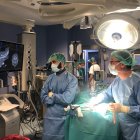 Los doctores, durante la intervención.