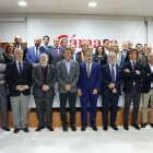 Foto de familia de los integrantes de la Cámara de Comercio.