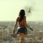 Fotograma de ‘Wonder Woman 1984’ con una vista de Almería desde el Cerro de San Cristóbal. (Fotograma: Warner)