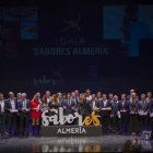 Foto de familia de los premiados junto con autoridades y David Bisbal.