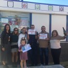 Alegría en el despacho receptor de Playa Serena, en Roquetas de Mar.