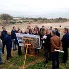 La consejera, con la delegada del Gobierno y la alcaldesa de Níjar, en Rambla Morales este jueves.