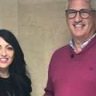 Almudena Serrano e Ismael Torres, tras sellar el acuerdo.