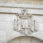 El escudo franquista, aún en la Escuela de Arte.
