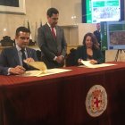 Firma del convenio ayer en el Ayuntamiento.
