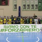 Partido dedicado a Piero Molducci.