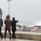 Imagen de archivo de una jornada de viento y oleaje en la capital.