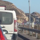 Uno de los habituales atascos en la A7.