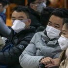 Imagen de ciudadanos chinos con mascarillas.