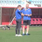 Guti hablando con uno de sus ayudantes.