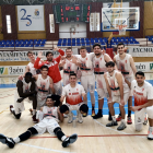 Los jugadores posan tras la victoria.