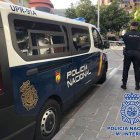 La Policía Nacional permanece investigando en el edificio de la calle Pavia, en el Zaidín.