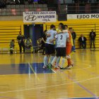 Los jugadores celestes celebran la goleada.