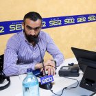 Mohamed El Assy, en los estudios de la Cadena SER.