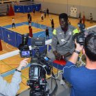 Jean Pascal atendiendo a La Liga en el Moisés Ruiz.