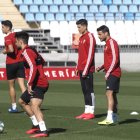 Darwin Núñez y David Costas ejercitándose con normalidad este jueves.