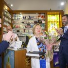 La farmacéutica María Rosa Morales, tras recibir el homenaje.