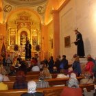 Asistentes al besapiés a Jesús Cautivo de Medinaceli celebrado este viernes en la Catedral de Almería.
