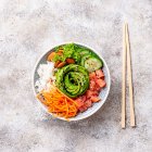 Los pokes hawaianos son una comida sana a base de verduras y pescado o pollo que han cautivado a los almerienses.