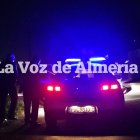 Un coche de la Guardia Civil, en el lugar en el que ha sido hallado el cadáver.