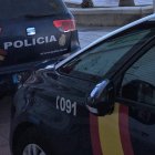 Coches de la Policía Nacional en el Paseo Marítimo de Almería