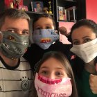 Sergio Mullor con su mujer y los pequeños de la casa.