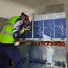 Trabajador de Endesa en un espacio de contadores