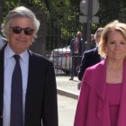 Esperanza Aguirre y su marido.