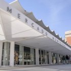 Imagen del exterior del Mercado de Abastos de Roquetas.