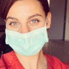 La actriz Clara Alvarado, en un selfi durante su labor en el hospital.