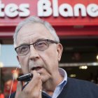 Guillermo Blanes atendiendo a la SER en Obispo Orberá.