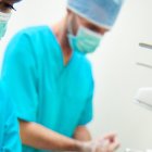 Profesionales sanitarios con mascarillas.