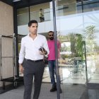 Darío Drudi con Mohamed El Assy, en segundo plano.