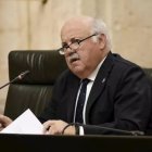 El consejero de Salud y Familias, Jesús Aguirre, comparece en la Diputación Permanente del Parlamento. Foto: Parlamento de Andalucía