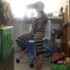 Un niño jugando a videojuegos durante el confinamiento.