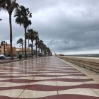 La playa de El Zapillo podrá volver a tener vida desde este domingo.