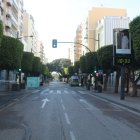 Paseo de Almería con todo cerrado