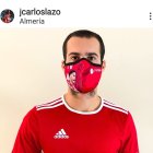 Lazo con su mascarilla personalizada.
