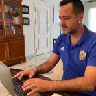 Diego Portugal, coordinador de los servicios médicos del club, trabajando desde su casa.