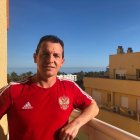 Paulino Granero posa para LA VOZ desde la terraza de su casa en Aguadulce.