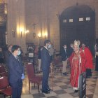 El obispo y representación institucional con el alcalde, a la cabeza.