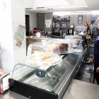 Imagen de un bar durante las fases de desescalada.