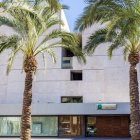 Vista del Museo Arqueológico de Almería tomada desde su plaza.