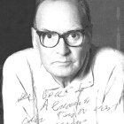 Ennio Morricone, en una foto dedicada a LA VOZ DE ALMERÍA.