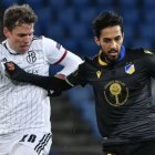 Musa Al-Tamari en un partido con el APOEL de Chipre.